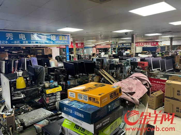 石牌西电脑城内景