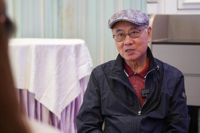 香港联合出版集团前总裁陈万雄在接受记者采访（4月30日摄）。新华社记者 龙镜伊 摄
