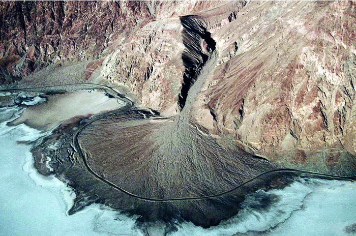 【地质地貌】"冲积扇"与"洪积扇"有何区别?高考地理中的蛇曲地貌