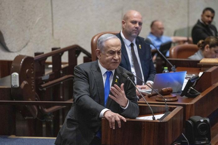 当地时间2024年7月17日，耶路撒冷，以色列总理内塔尼亚胡向以色列议会议员发表讲话。图/视觉中国