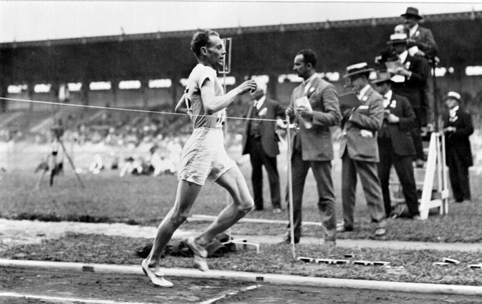 1924年7月19日，法国巴黎夏季奥运会，芬兰选手帕沃·鲁米（Paavo Nurmi）夺得5000米项目金牌。