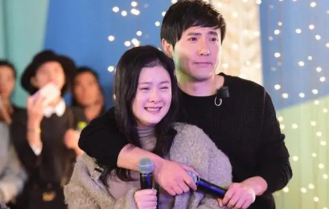 偶遇沈腾王琦度假,女方幸福肥没身材焦虑,网友羡慕她的松弛感