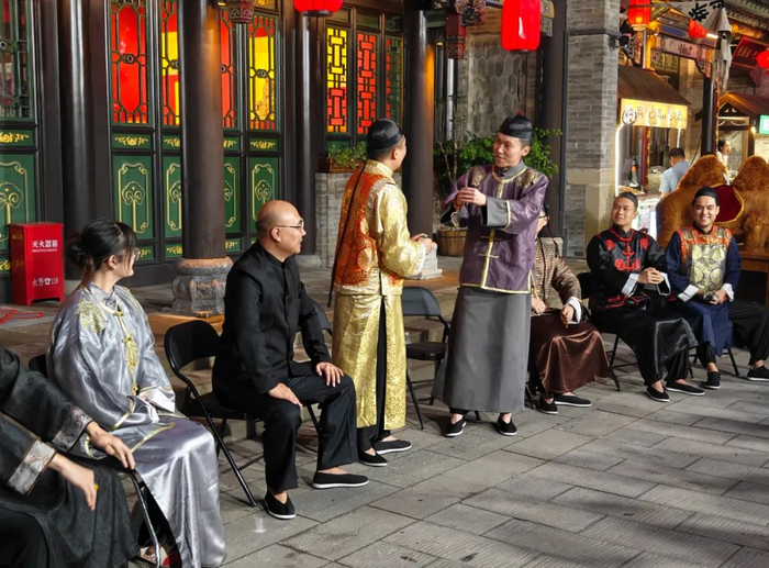 以古街为舞台的沉浸式情景剧表演   王昕 摄