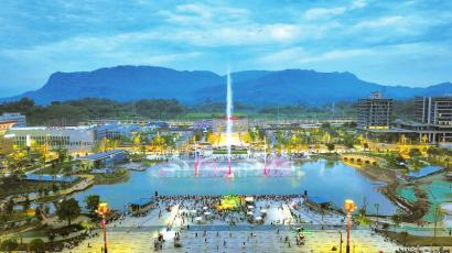 兴文县空铁新区同心湖广场。