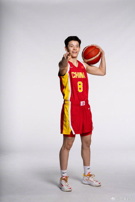杨舒予巴黎奥运会公式照,好有冲击感的帅啊!