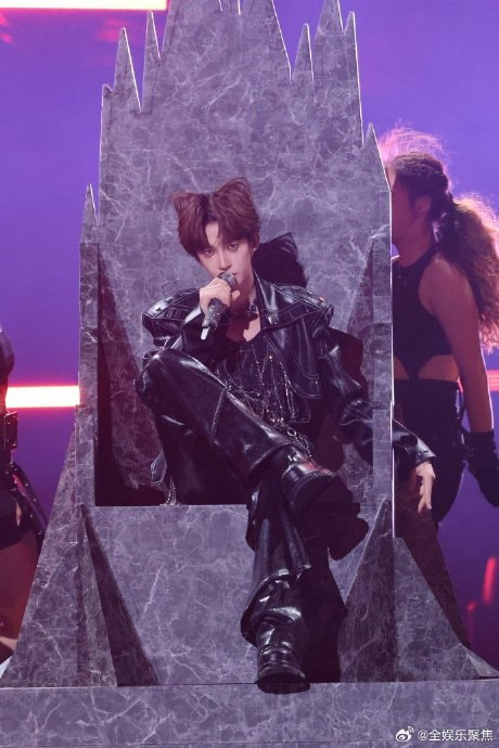 刘宇以强劲的唱跳实力征服了《BadGuy》,向世界展示了他的音乐才华和多面性|刘宇|征服_新浪新闻