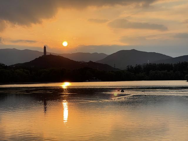 绝美!大雨洗礼后,北京迎来了一场夕阳美景