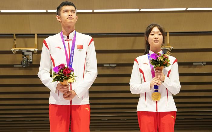 去年9月的杭州亚运会，盛李豪/黄雨婷获得混合团体10米气步枪金牌。 图/IC photo
