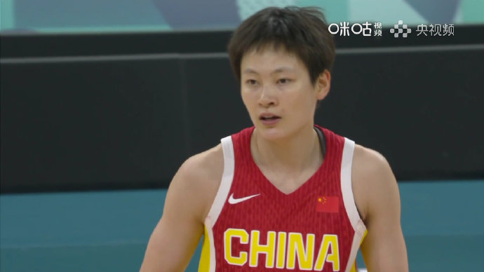 续上火力97@杨力维yic 手起刀落三分命中,帮助中国女篮将领先优势