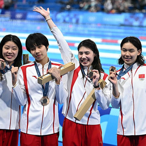 “张雨霏回应兴奋剂质疑，自由泳接力摘铜” 女子 纪录 奥运会 张雨霏 自由泳接力 接力 成绩 铜牌 中国队 兴奋剂 sina.cn 第2张