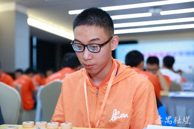 角逐全国象棋青年锦标赛不败夺冠 番禺籍棋手庄梓轩荣膺"国家象棋大师