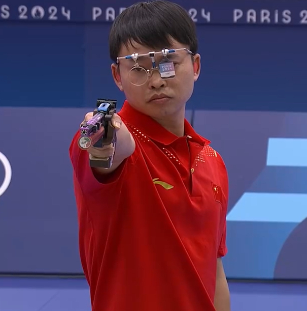 中国射击名将击败马尔蒂尼,最后三枪真是太稳了