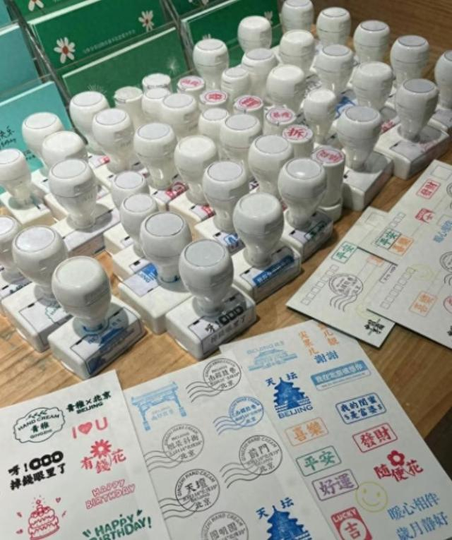 盖章游成为热门旅行方式。王小月 摄