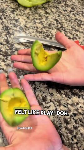 tiktok 上的“橡胶”牛油果。图源：tiktok