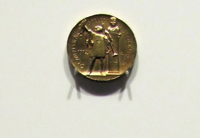 这块斯德哥尔摩奥运会的金牌是真纯金的