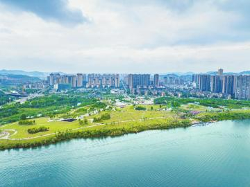 南充市嘉陵区黄金江岸度假区。赵煜 摄