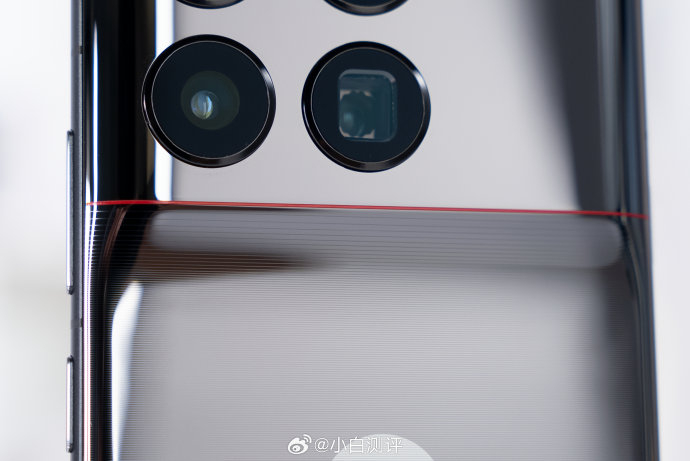 蔚来全新NIO Phone真机实拍__财经头条__新浪财经