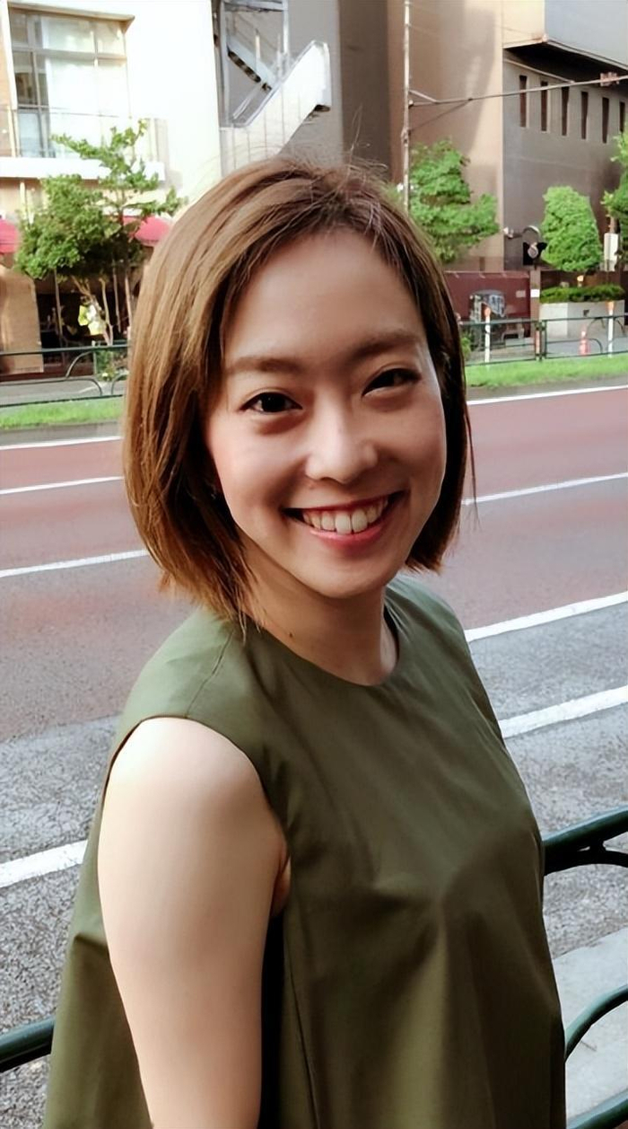 石川佳纯新恋情曝光?曾暗恋马龙,曝男方大2岁,身高178,演员