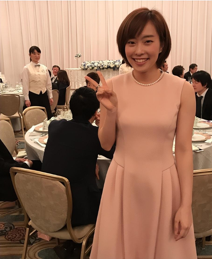 石川佳纯新恋情曝光?曾暗恋马龙,曝男方大2岁,身高178,演员