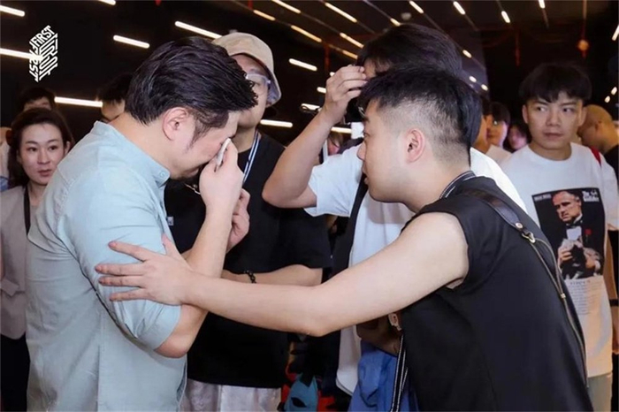 傅宗盛在FIRST首映礼后感慨落泪