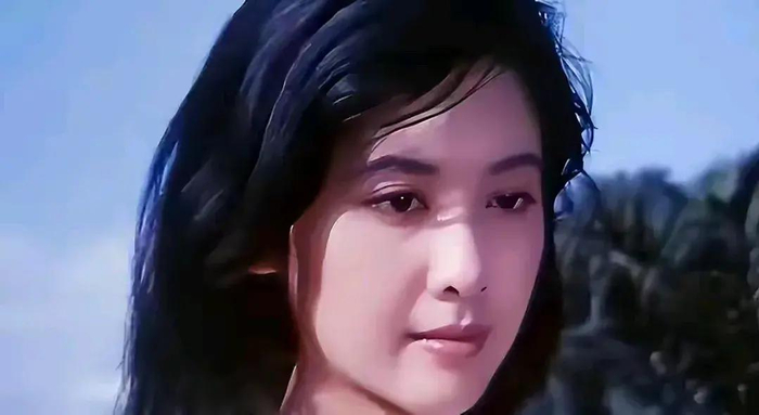 同年,朱琳主演电影《共和国之旗》,这是她第一次出演年龄跨度达50年的