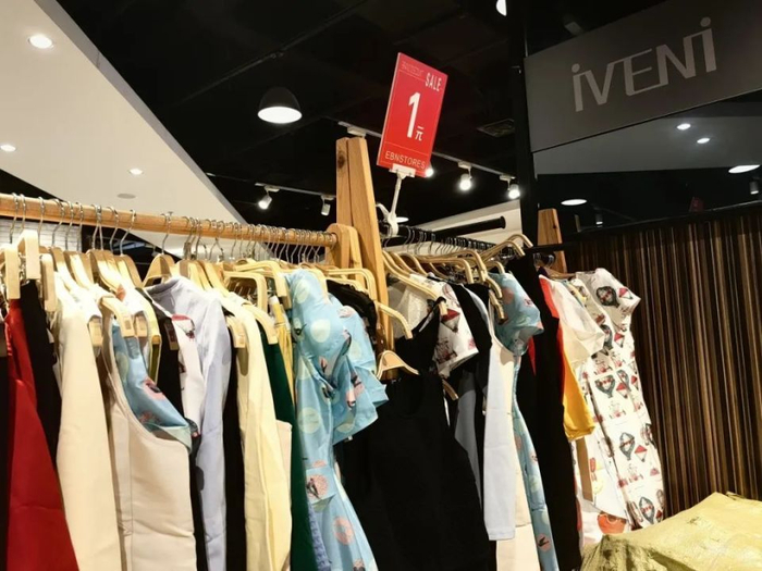 郑州一商场卖"1元衣服"?多方回应