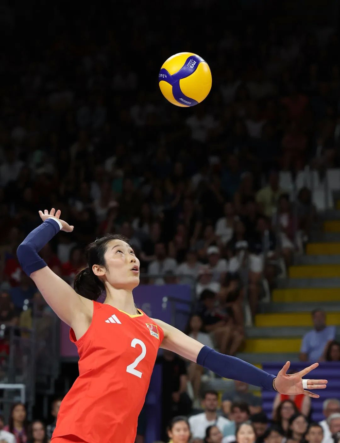 中国女排首战告捷,战胜东京奥运会冠军队!