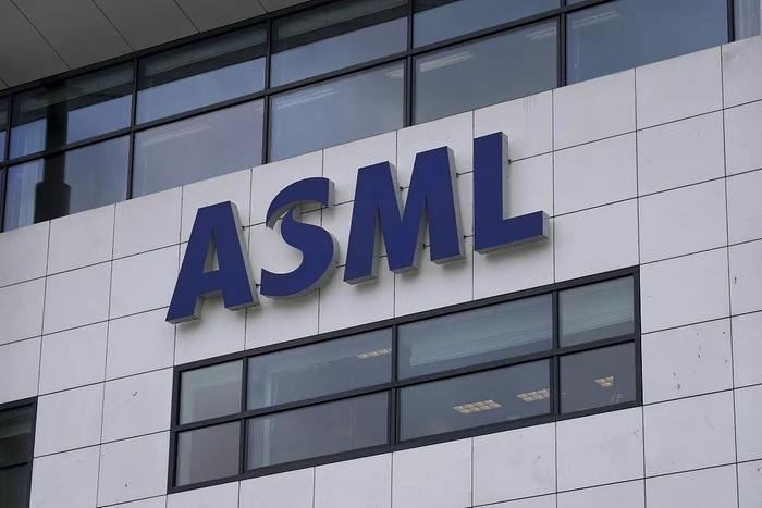 荷兰光刻机生产企业阿斯麦(ASML)标识 资料图(视觉中国)