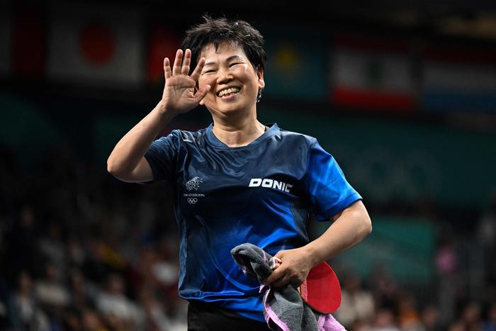 当地时间7月27日，61岁的倪夏莲在巴黎奥运会乒乓球女子单打首轮战胜土耳其选手，使其成为奥运会乒乓球比赛最年长的获胜者。