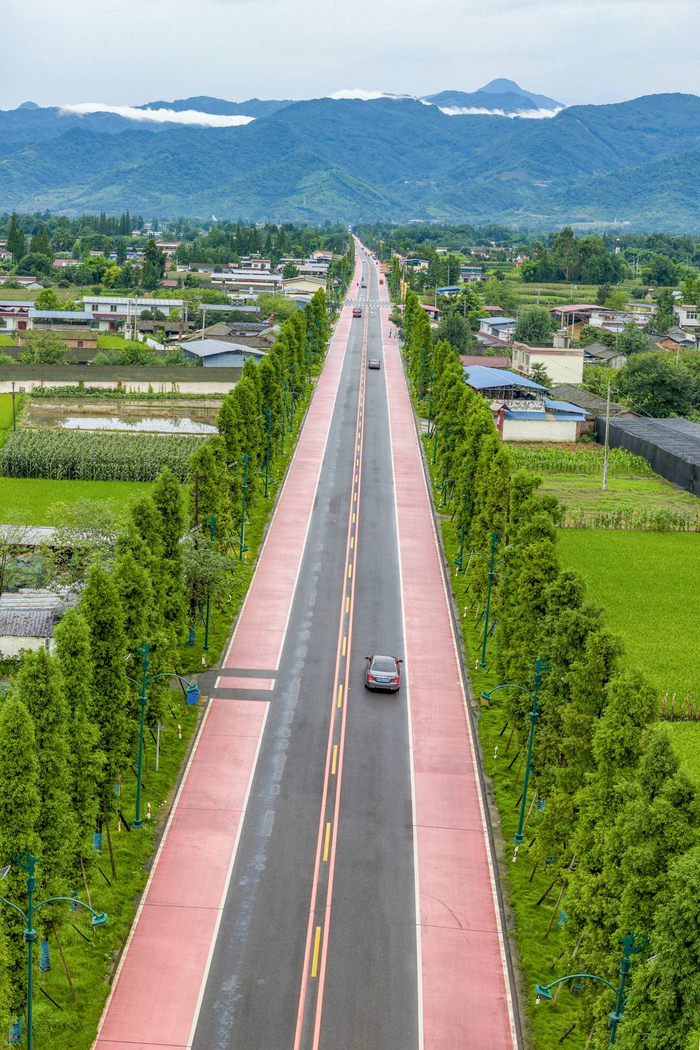 串联环龙门山旅游带  四川什邡龙门之巅1号公路湔氐段正式通车