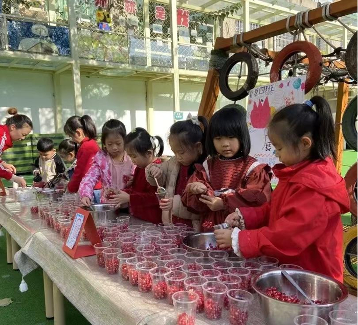 山西省运城市盐湖区实验幼儿园“石榴展销会”现场