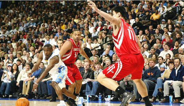 6米的博格斯,如果说到最强的矮个子球员,那不就不是他了,而是身高1.