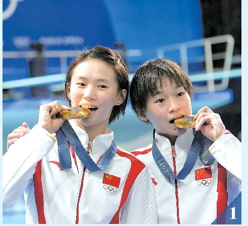             ①  跳水运动员陈芋汐、全红婵夺冠 本报特派记者李铭珅 摄          