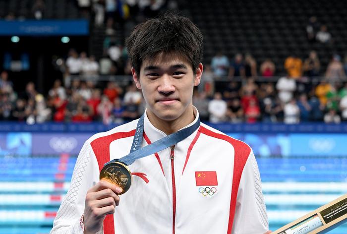 潘展乐成为中国游泳历史上第一个100米自由泳奥运冠军。