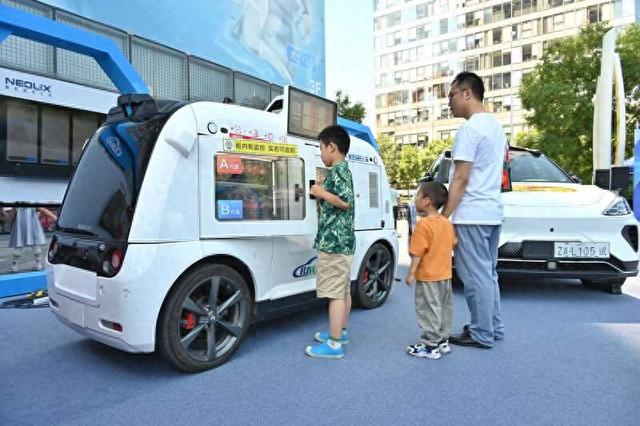 无人零售车。受访者供图