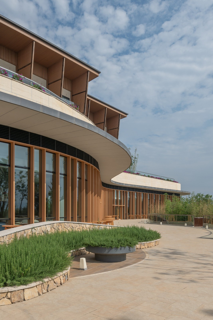"龙脊"- 地中海黑龙滩度假酒店 / aim architecture