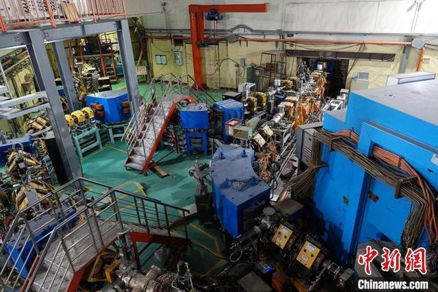 中国科学院近代物理研究所兰州重离子加速器主器大厅。中新网记者 孙自法 摄