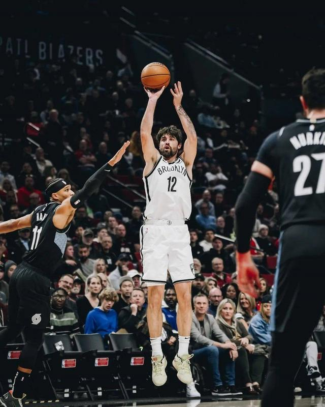 曾凭一招鲜"骗"高薪 如今烂队也不要他|哈里斯|篮网|投手_新浪新闻