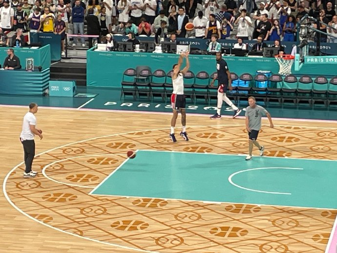 杜兰特和塔图姆一块热身中