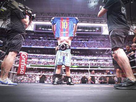 伯纳乌晒球衣,世界名画的独特视角