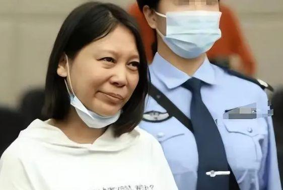 2023年劳荣枝被押殡仪馆,抬进死刑执行车,全程4分