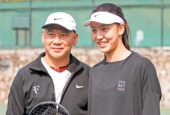 红星专访丨网球混双亚军王欣瑜父亲:没夺冠有点可惜,祝贺女儿时感觉她有些失望|王鹏|决赛|张之臻|巴黎奥运会|女双_新浪新闻