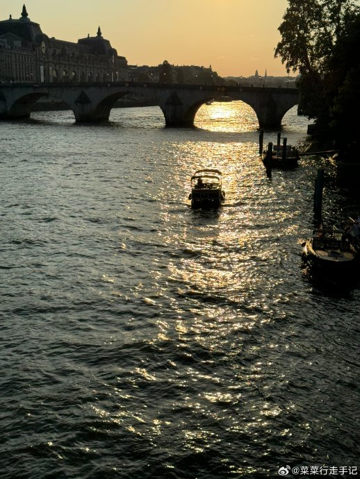 沿塞纳河边散个小步,左岸依旧浪漫