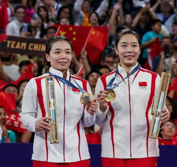 恭喜贾一凡/陈清晨夺得巴黎奥运会羽毛球女双冠军!