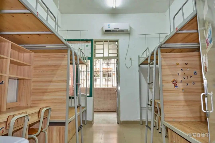 广州校区:广州华商职业学院拥有独立收纳空间上床下桌空调网线内置