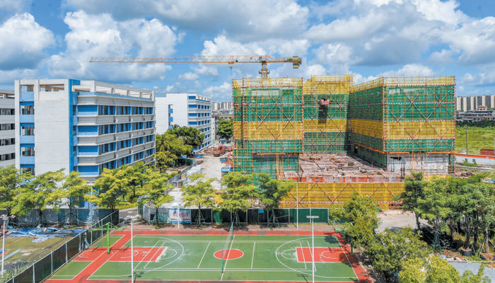 江东新区的近日灵山中学改扩建项目增加道路通行能力进一步完善路网
