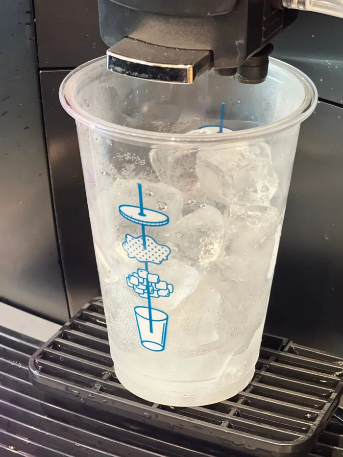 冰杯的冰块比较多  | 阿肚 拍摄