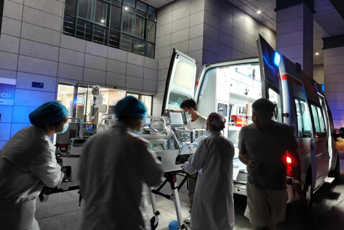 ▲夜间转运危重新生儿