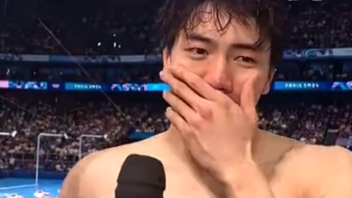 孙佳俊赛后受访时哽咽