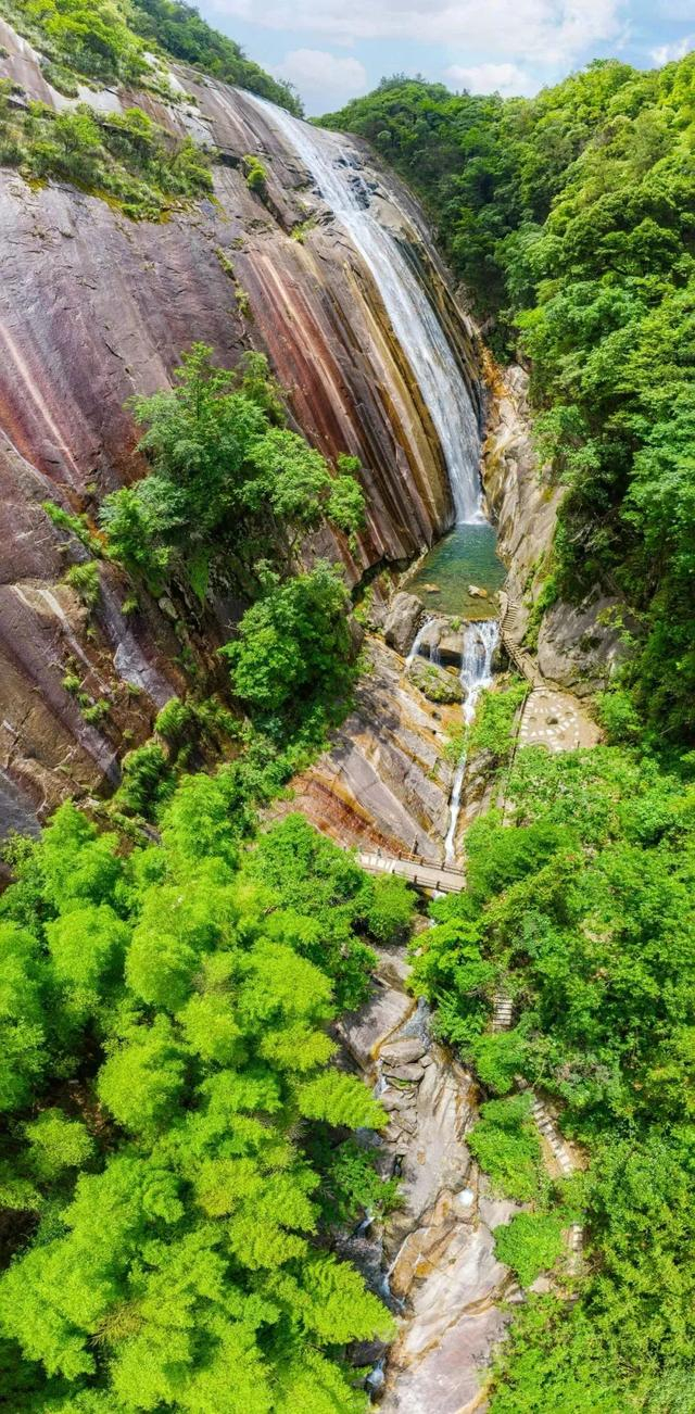 石门涧瀑布庐山瀑布由为之赞美过的庐山瀑布这便是众多诗人似银河倒挂
